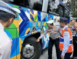 Polda Jabar uji kelaikan bus pariwisata di Sumedang jelang Idul Adha