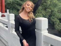 Mariah Carey Jalan-Jalan di Tembok Besar China Pakai Sepatu Hak Tinggi, Netizen Syok